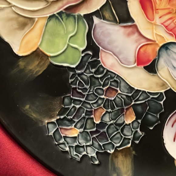 Beautiful & unique flower plate by Benaya by Innovative Ng ‘06. Gorgeous color❤️ - Picture 8 of 10